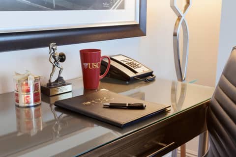 USC Hotel — desk & workspace
