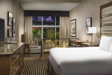 USC Hotel — hotel room