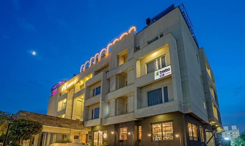 Treebo Premium Baramasi By Jai Club Prime — building