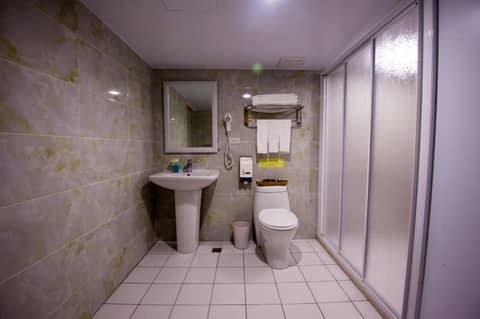 Hotel 6 - ZhongHua — bathroom