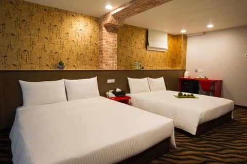 Hotel 6 - ZhongHua — hotel room