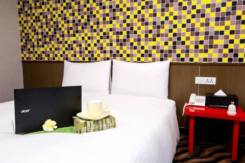 Hotel 6 - ZhongHua — hotel room