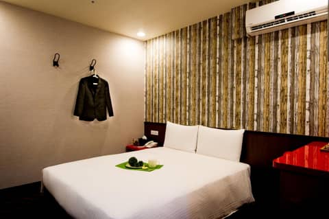 Hotel 6 - ZhongHua — hotel room