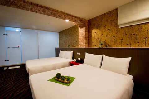 Hotel 6 - ZhongHua — hotel room