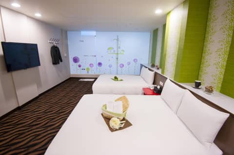 Hotel 6 - ZhongHua — hotel room