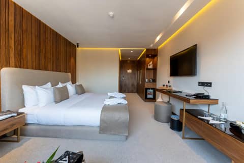 Longue vie Hotels — hotel room
