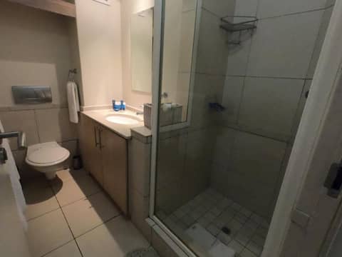 Lagoon Beach Hotel & Spa — bathroom