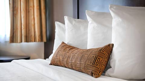 Aiden Los Angeles Downtown Dragon Gate Inn — bedroom