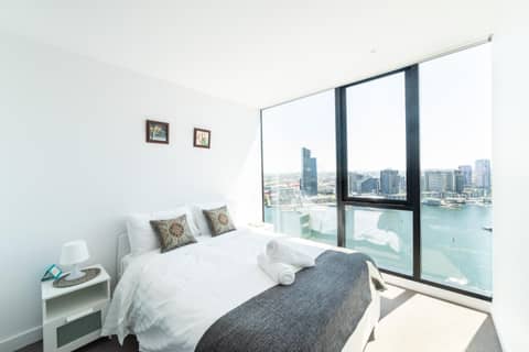 Pars Apartments - Collins Wharf Waterfront Docklands — hotel room