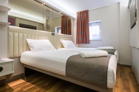 Point A Hotel London Shoreditch — hotel room