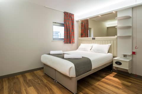 Point A Hotel London Shoreditch — hotel room