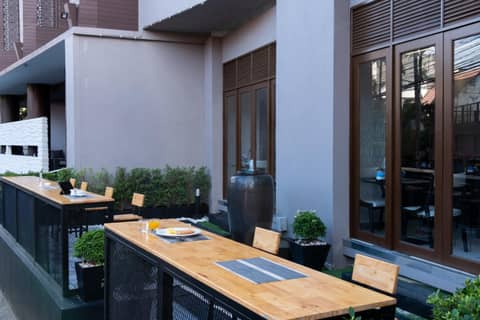 De Chai Colonial Hotel & Spa — dining