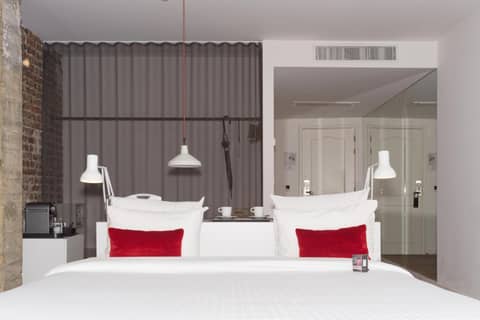9Hotel Central — bedroom