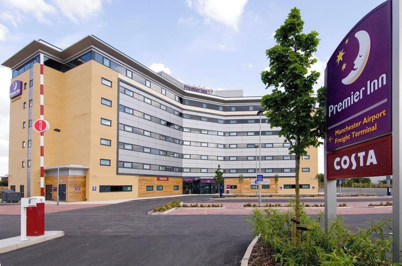 Premier Inn Manchester Airport - M56/J6 Runger Lane North — hotel building
