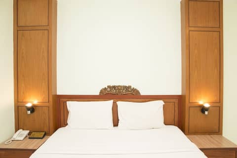 S Lodge Pattaya (formally known as Sabai Lodge) — bedroom