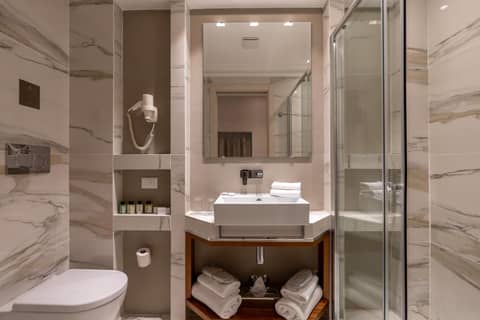 Hotel Smeraldo — bathroom