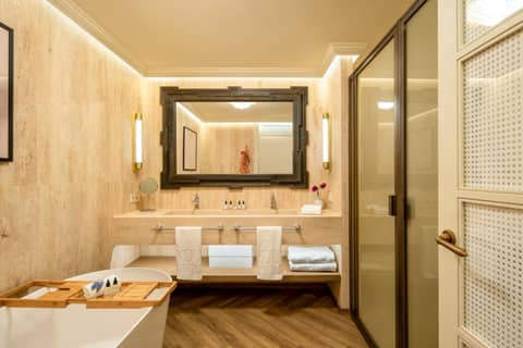 Only YOU Hotel Sevilla — bathroom
