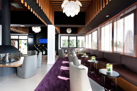 The Oasis by Don Carlos Resort — lounge