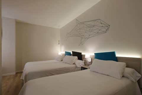 Hotel Mediterraneo Valencia — hotel room