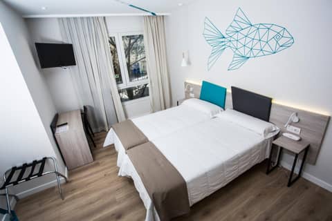 Hotel Mediterraneo Valencia — hotel room