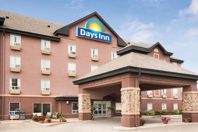 Prairie Crest Calgary Airport by IHG — building