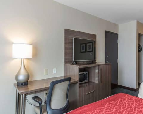 Comfort Inn & Suites Calgary Airport - North — photo 9
