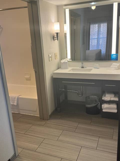 Homewood Suites by Hilton Saint Louis-Chesterfield — bathroom