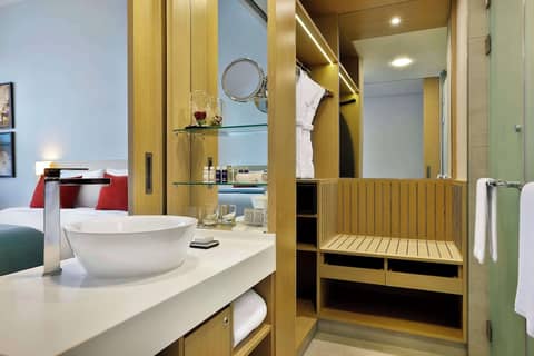 Avani Ibn Battuta Dubai Hotel — bathroom