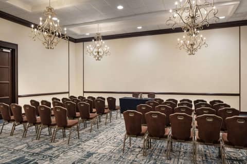 Embassy Suites by Hilton New Orleans Convention Center — photo 2
