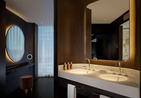 Riu Plaza London The Westminster — bathroom
