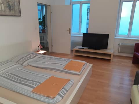 Apartment Dahlia Vienna — hotel room