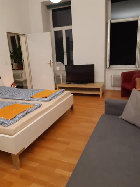 Apartment Dahlia Vienna — hotel room