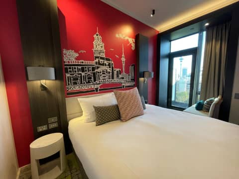 Mercure Auckland Queen Street — photo 8
