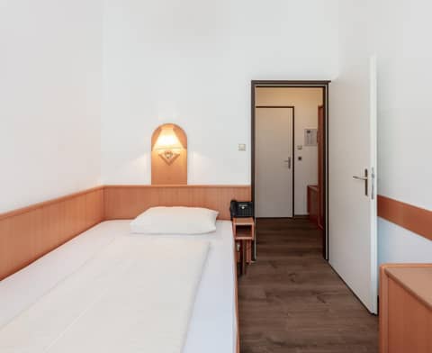 Hotel Admiral — hotel room