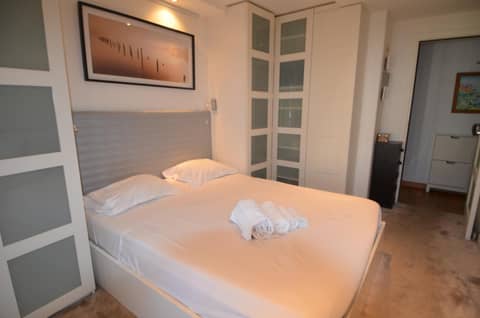 Appartement 6 personnes avec Terrasse et Jacuzzi plein cœur centre-ville quartier du Port de Nice — photo 7