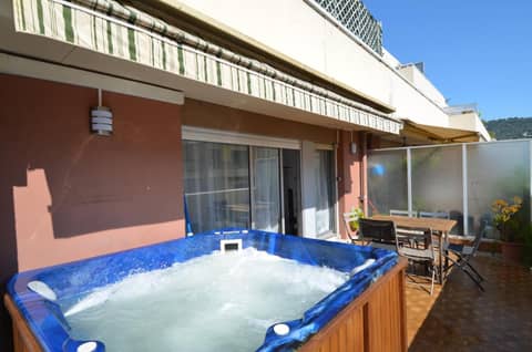 Appartement 6 personnes avec Terrasse et Jacuzzi plein cœur centre-ville quartier du Port de Nice — photo 9