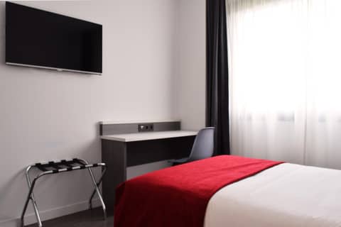 Hotel New Bilbao Airport — hotel room