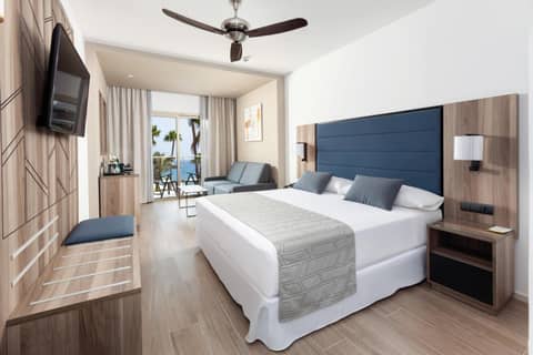 Hotel Riu Palace Oasis — hotel room