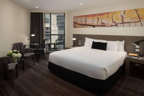Rydges World Square — hotel room