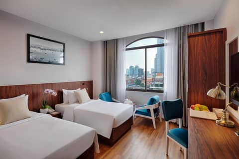 Happy Life Grand Hotel & Rooftop Skybar — photo 4
