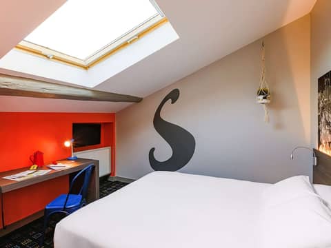 Greet Hotel Lyon Confluence — hotel room