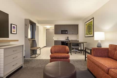 Doubletree By Hilton Fort Worth South — hotel room