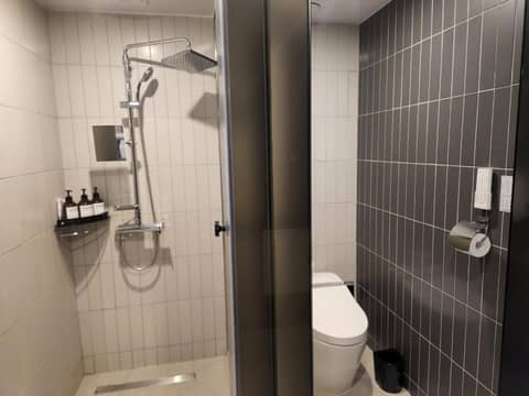 Hound Hotel Busan Station — bathroom