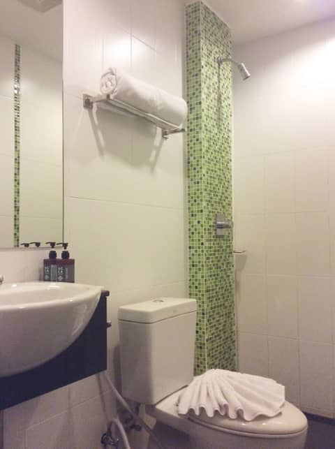 Acca Patong Apartments — bathroom