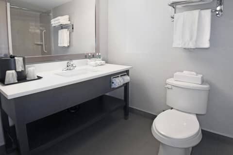 Holiday Inn Express and Suites Calgary by IHG — photo 2