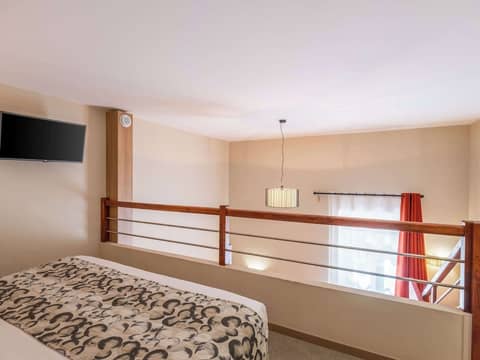 Aparthotel Adagio Lyon Patio Confluence — hotel room