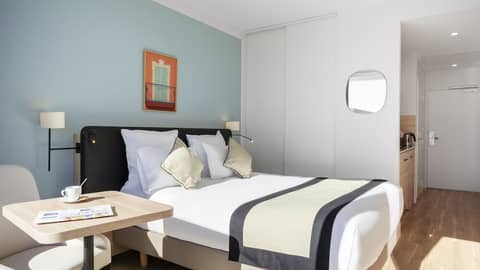 Residhome Nice Aéroport — hotel room