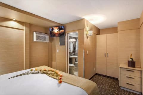 Ocean Beach Palace — hotel room