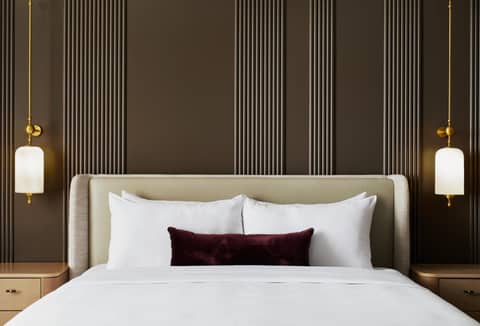The London, a Luxury Collection Hotel, New York City — bedroom