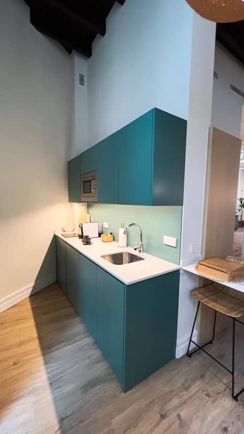 Honest Sevilla Apartments — kitchen